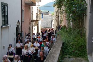 montaquila-molise-festival-procession