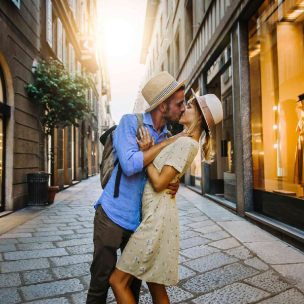 5-italian cities-romantic-kiss