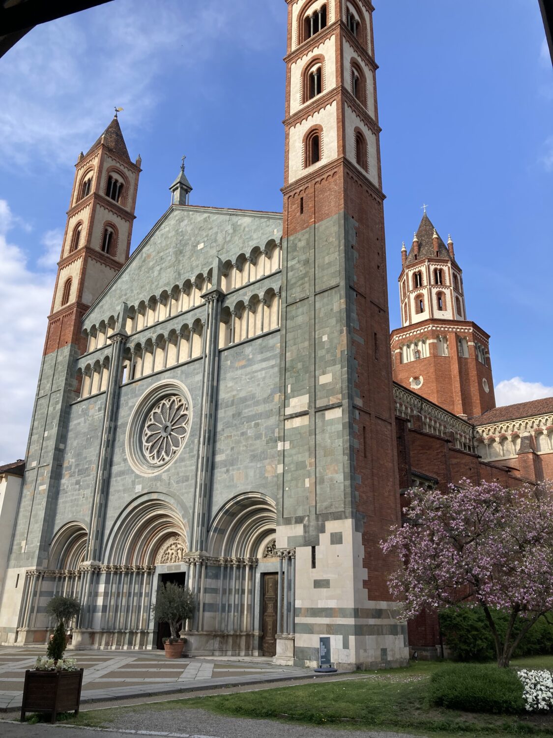 Vercelli-Basilica-SantAndrea
