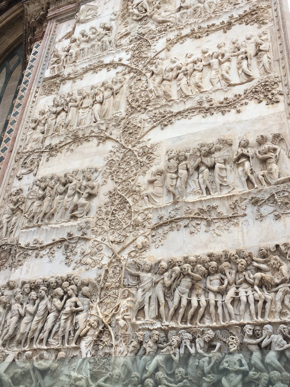 orvieto-facade-bas reliefs